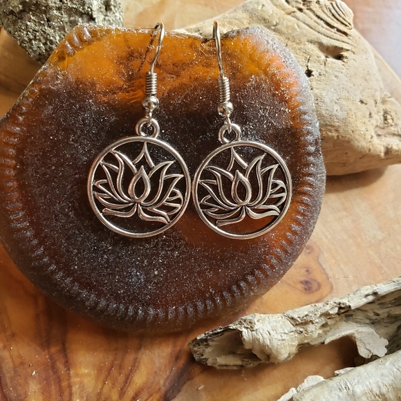 Simple Basic Silver Zen Lotus Flower Earrings - Picture 2 of 4